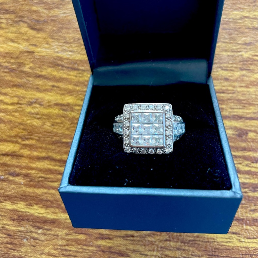 Beautiful cubic zirconia cocktail ring in sterling silver size 9